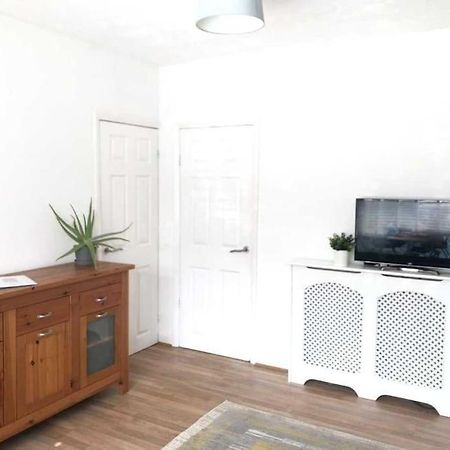 Two Bedroom Terrace House With Parking Kingston upon Hull Kültér fotó