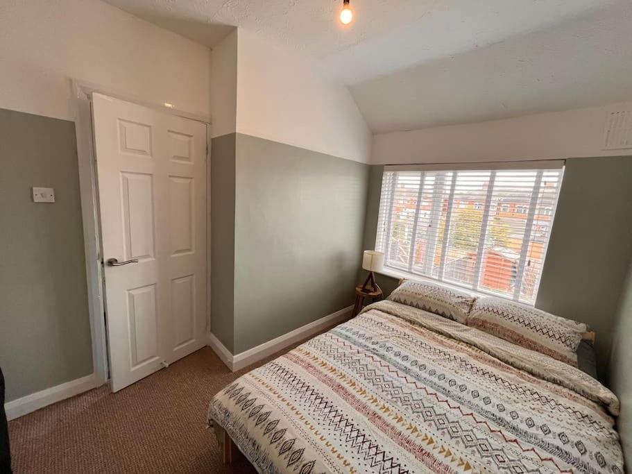 Two Bedroom Terrace House With Parking Kingston upon Hull Kültér fotó